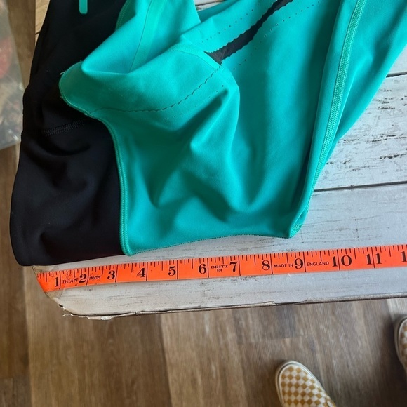 Lululemon Smooth Stride Crop Viridian
Green Pants Size 4 - Picture 8 of 9